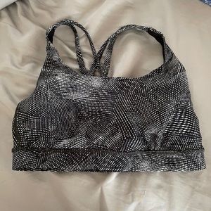 Lululemon Sports Bra- Size 6 Never Worn